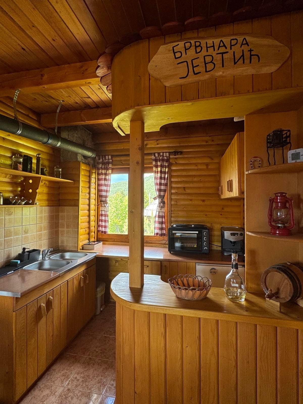Brvnara Jevtić – Na vrhu Tare