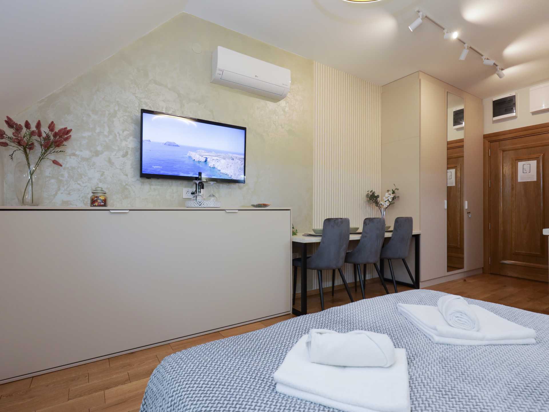 ETA 2 APARTMENT